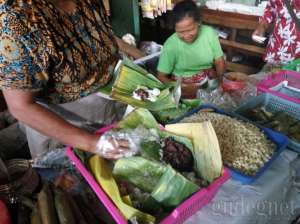 Salah satu pedagang makanan tradisional di pasar prawirotaman