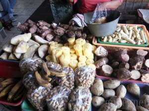 Salah satu pedagang makanan tradisional di pasar prawirotaman