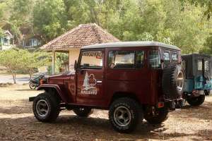 Di Waduk Sermo ada fasilitas jeep yang dapat mengantar kita ke wisata alam Kalibiru