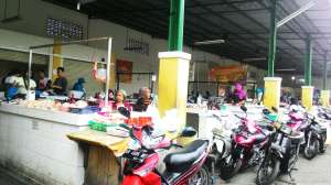 Los penjual daging, ikan, dan ayam di Pasar Colombo