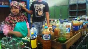 Salah satu penjual jamu di Pasar Colombo