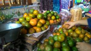 Di Pasar Godean tersedia beraneka ragam kebutuhan sehari-hari termasuk buah-buahan