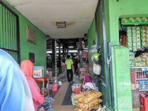 pintu masuk pasar legi