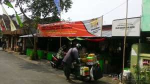 Bagian depan Pasar Sanggrahan