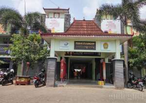 tampak depan pasar piyungan