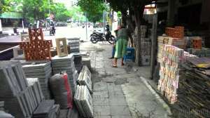 Berbagai hiasan lantai, batu hias, batu alam tersedia di Pasar Ciptomulyo