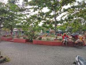 Tempat bermain di pasar Niten