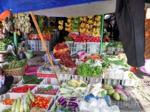 Pedagang buah dan sayur di Pasar Stan