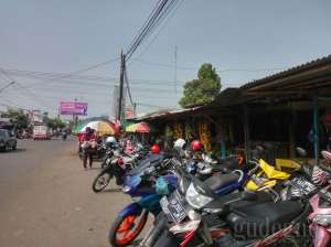 Bagian depan Pasar Stan.