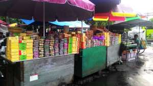 Oleh-oleh khas Jogja seperti bakpia juga tersedia di Pasar sore Malioboro. 