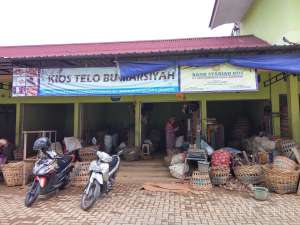 Tampak depan pasar Telo Karangkajen