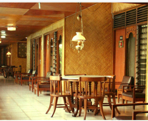 lobby kamar istana batik ratna