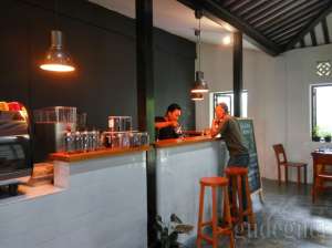 Suasana di Paideia Caffe