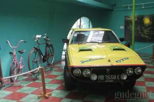 Mitsubishi Gallant 1975 Salah satu koleksi di Museum Affandi