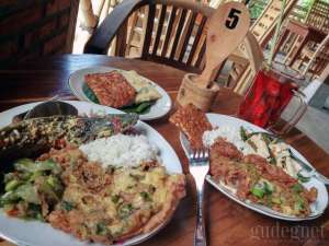 Menu makanan tradisional di Cengkir Heritage Resto and Coffee