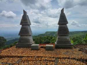 spot foto :Tugu Watu Asah di Bukit Lintang Sewu 