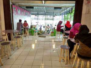 suasana di Mangkok Kelapa Cream & Fruit Jogja