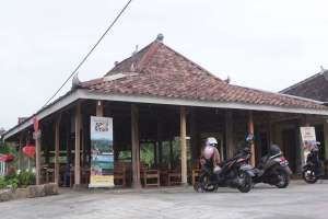 Warung Makan di Spot Riyadi