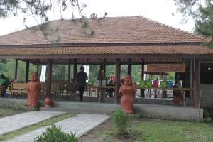 restoran di The World Landmark Merapi Park