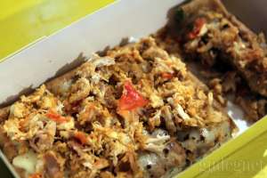 martabak gue dengan toping ayam geprek