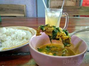 Mangut Sidat di warung makan Bu Is 
