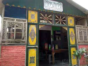 Warung makan ikan Sidat Bu Is
