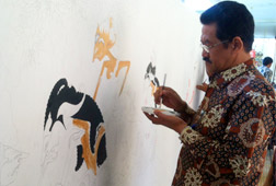 Bentuk Karakter Generasi Muda dengan Wayang Bentuk Karakter Generasi Muda dengan Wayang