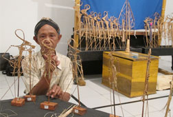 Ternyata, Buat Wayang Bisa Pakai Lidi!