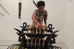Konsiten Membuat Warangka Keris