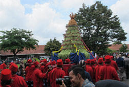 Gunungan Ini Sempat Distop Saat Pemerintahan HB IX Gunungan Ini Sempat Distop Saat Pemerintahan HB IX