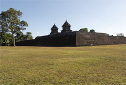 9 Candi Paling 