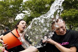 Bahaya Ice Bucket Challenge Bagi Anak