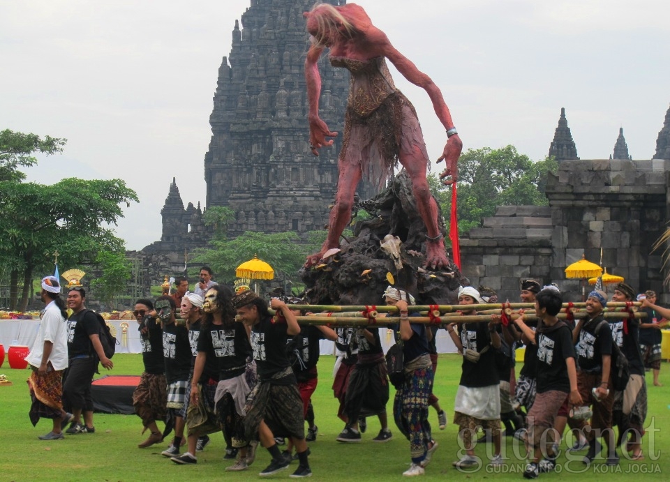 Ada Pawai Ogoh - Ogoh Hindari Jalan Ini