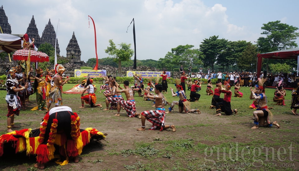 5 Tarian Nusantara Meramaikan Tawur Agung di Candi Prambanan