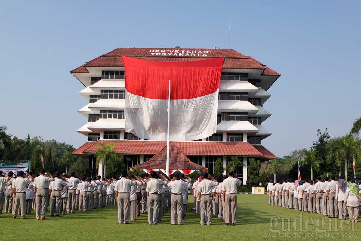 Penurunan Bendera Raksasa Di Yogyakarta Selesai Sebelum Detik-Detik 