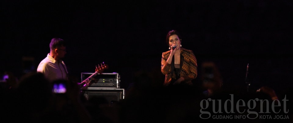 Raisa Manggung, Penonton Melting
