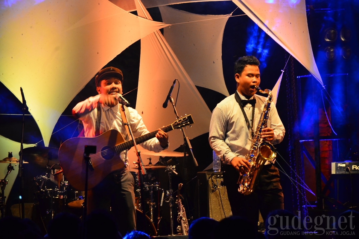 Ngayogjazz 2016, Jalu Sukses Ajak Penonton Sing A Long Lagu Terlatih Patah Hati