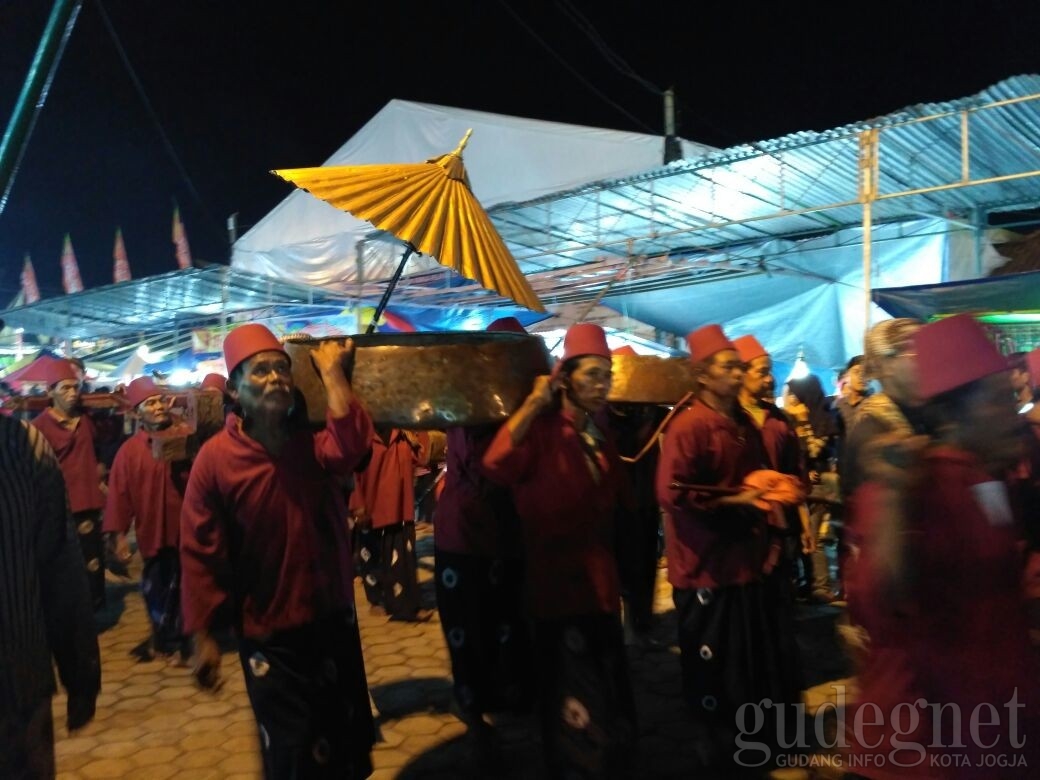 Warga Yogyakarta Antusias Hadiri Upacara Miyos Gongso