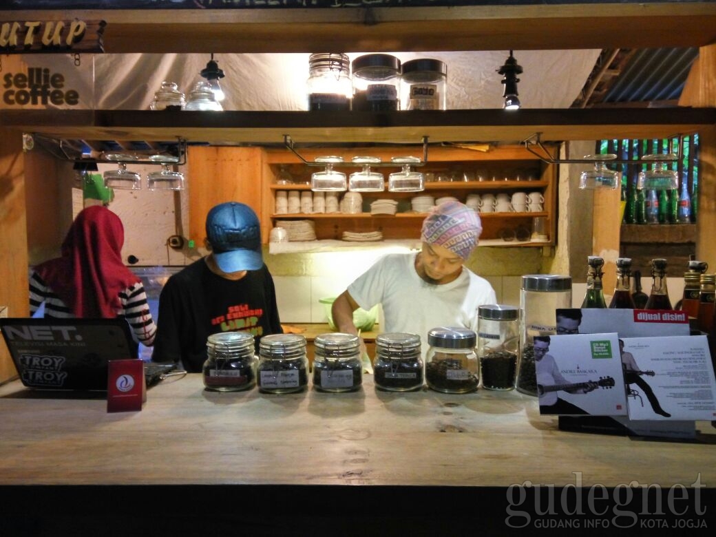 Ngopi Ala Rangga Dan Cinta Di Sellie Coffee Yogya GudegNet