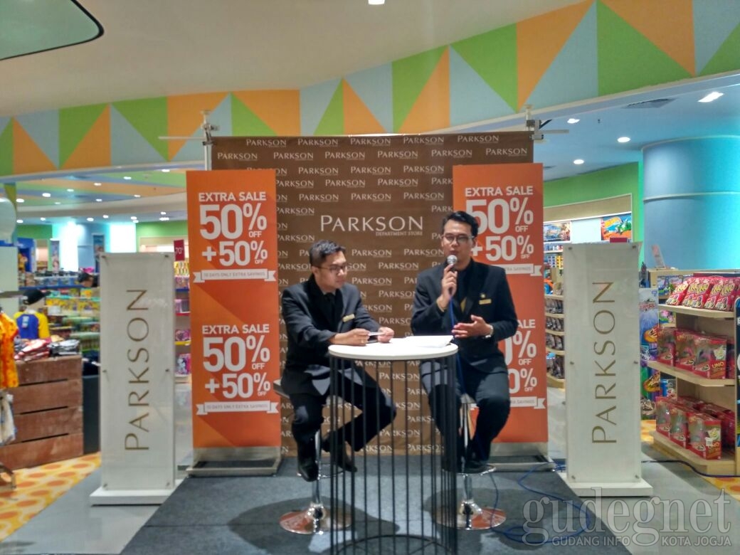 Maret Extra Sale 50% + 50% di Parkson Departmen Store