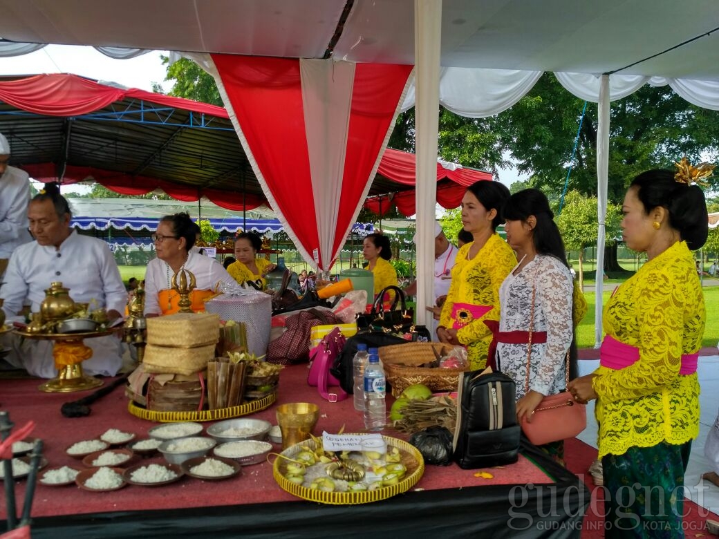 â â â Tawur Agung Kesanga di Candi Prambanan