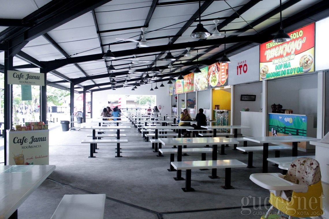 Leyeh-leyeh Food Court, Tempat Berkumpul Aneka Kuliner 