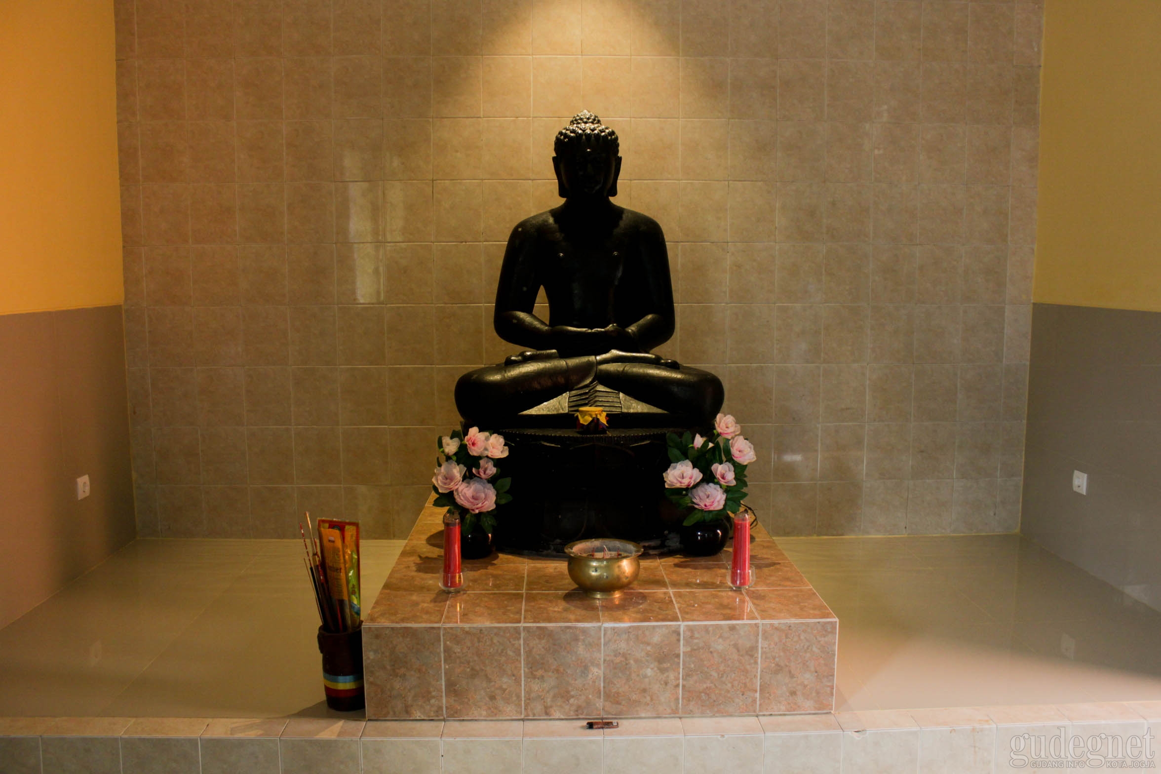 Umat Buddha Songsong Waisak