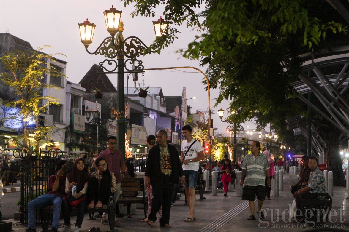 Ngabuburit di Pedestrian Malioboro