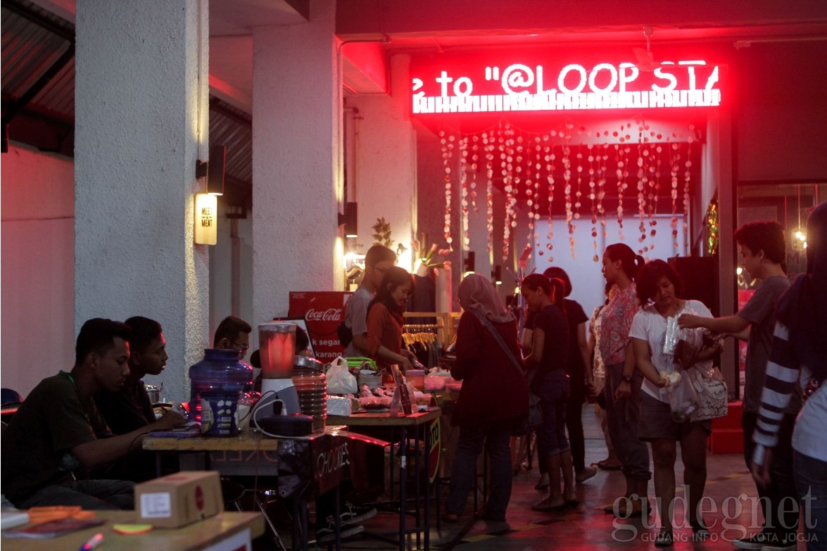 Ngabuburit Asyik di Pasar Ramadan Loop Station