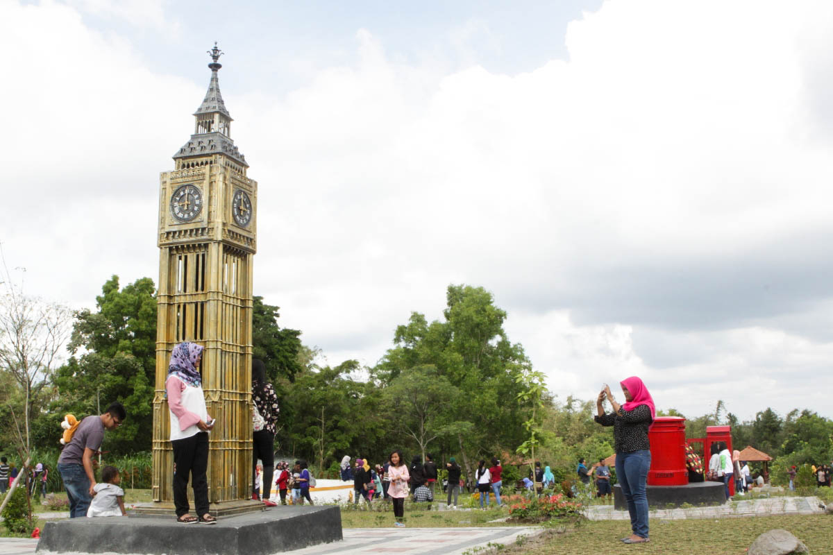 Keliling Dunia di Merapi Park