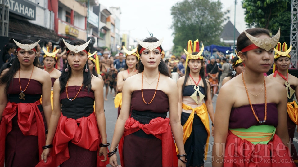 Sore Pawai FKY, Malam Lanjut Pembukaan Pasar Seni