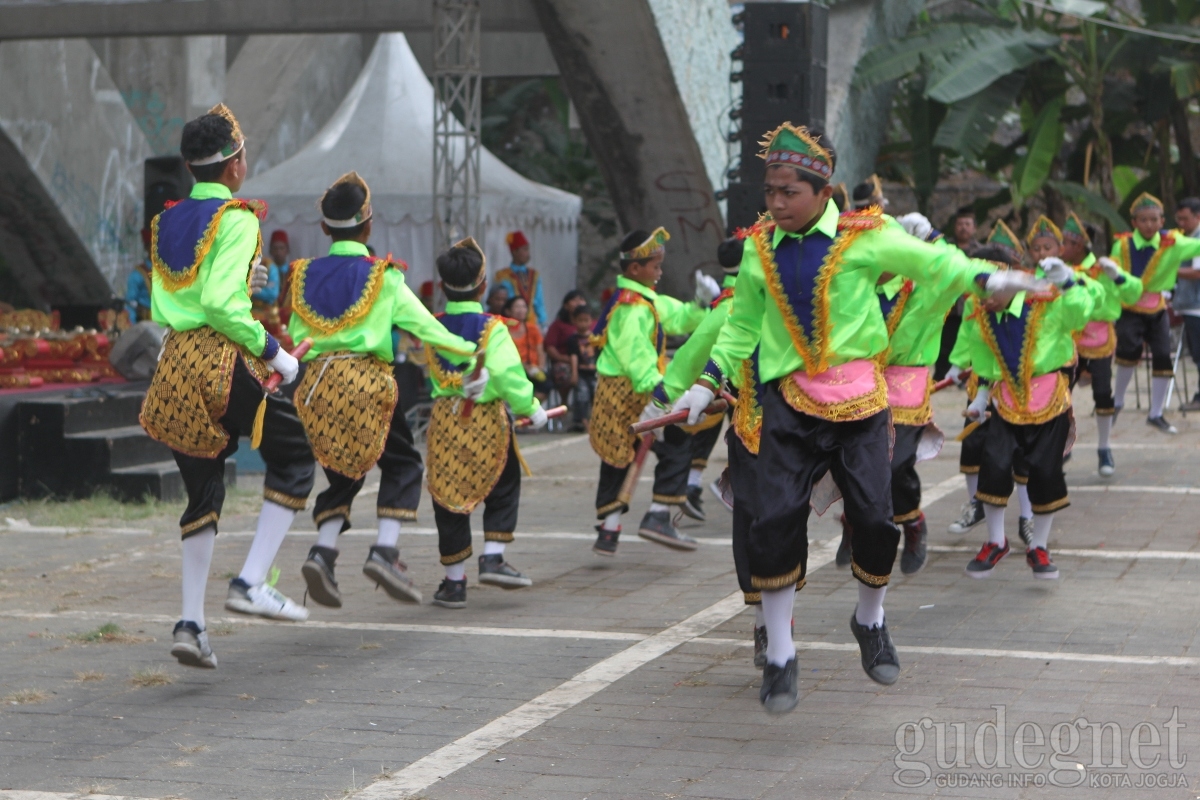 Festival Sumbu Imajiner, Garis Imajiner Menjadi Nyata dalam Seni Budaya