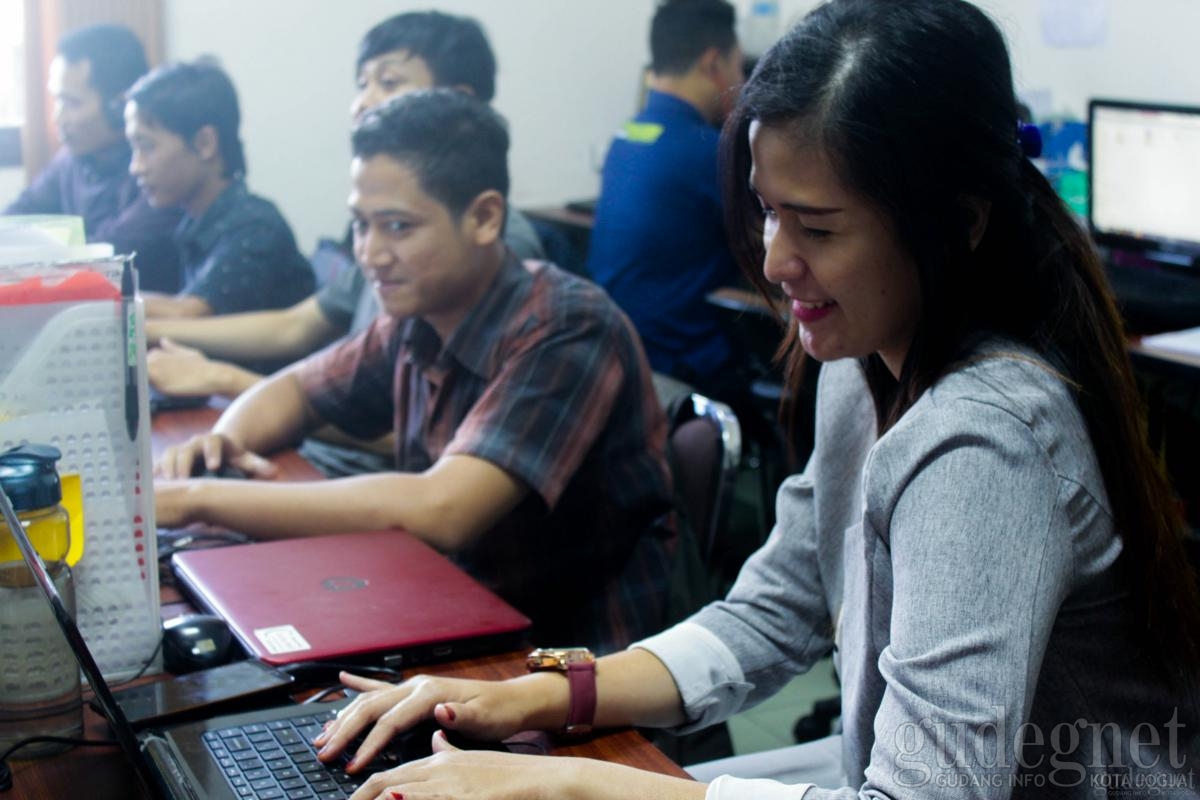 Olahraga Ringan di Meja Kantor