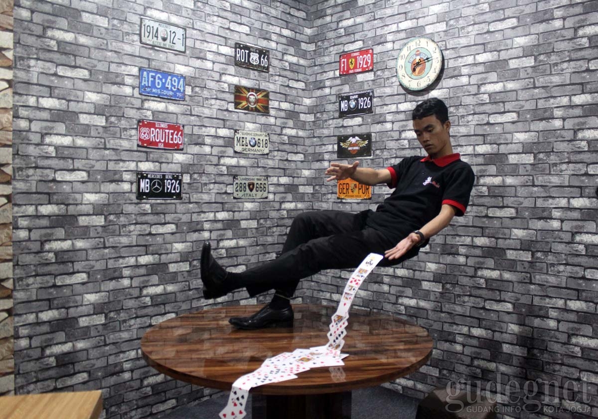 Sensasi Berfoto ala Pesulap di World of Magic Jogja